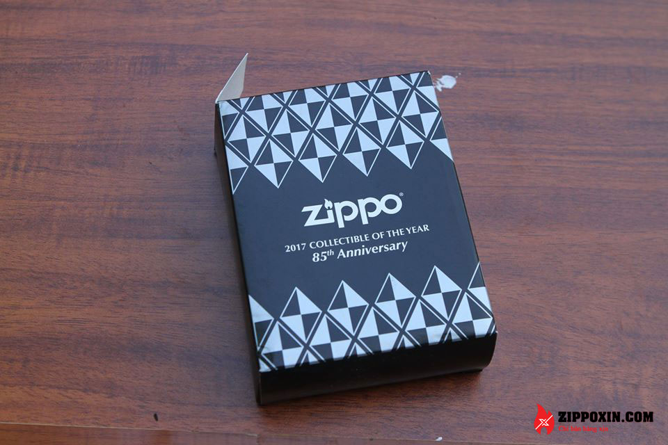 Bật lửa Zippo kỷ niệm 85 năm - Zippo 85th Anniversary Collectible 29442-4