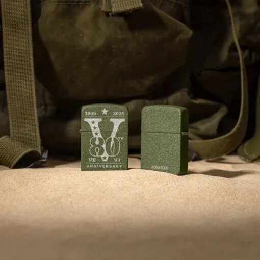 Zippo VE/VJ Day-80th Anniversary Collectible Steel Case – 46949 - Hình ảnh 7